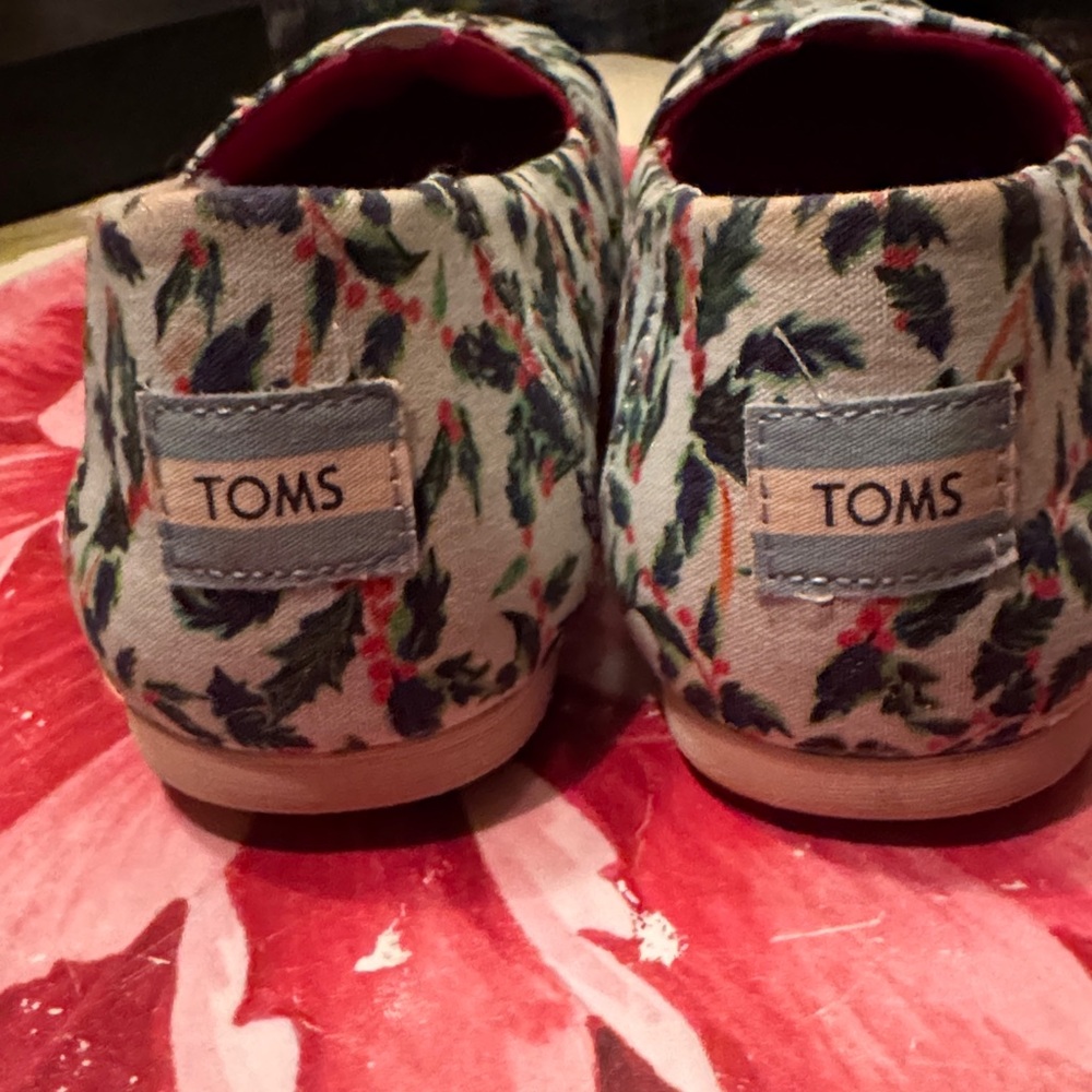TOMS Women's Floral Print Flats - Red and Green Mint Holly Jolly pre Qwen - Picture 5 of 9